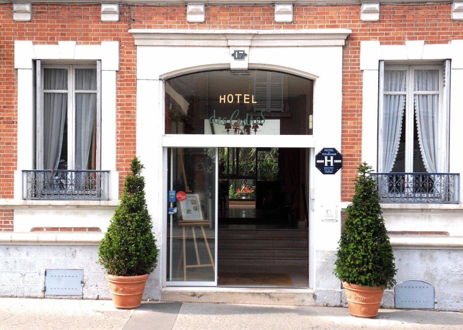 Hotel Des Cedres Orléans Exteriör bild